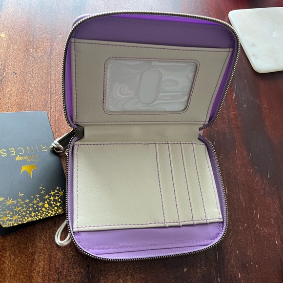 Tangled Loungefly Wallet - Picture 4 of 4